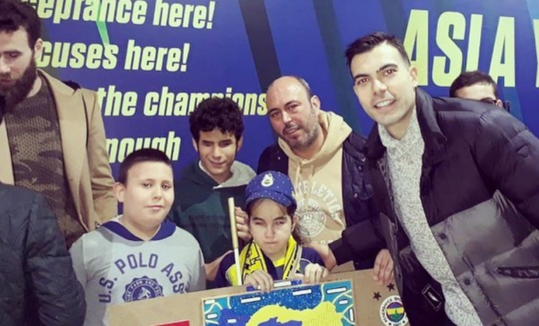 Fenerbahçe Erkek Basketbol Takımı ile gerçekleştirilen toplantı ve ziyaret etkinliğinden bir sahne