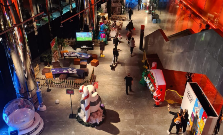 Zorlu yeni yıl çocuk festivali görüntüsü.