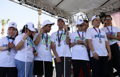 Geleneksel Bodrum Global Run sırasında katılımcıların Bodrum sahil hattında koştuğu görüntü.