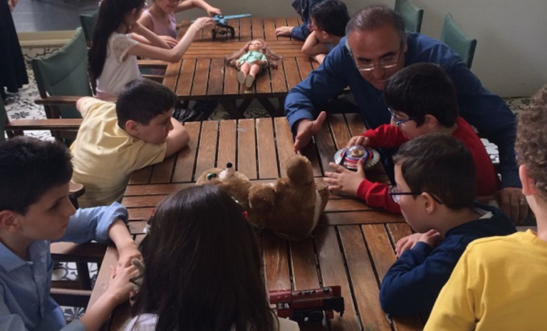 Sunay Akın’ın eşlik ettiği Oyuncak Müzesi ziyaretinden bir kare