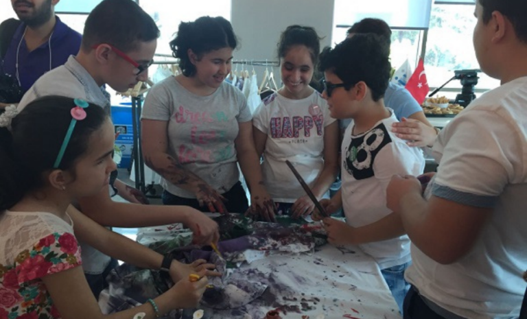 Gülümse Çünkü Hayat Güzeldir’ etkinliği görüntüsü.