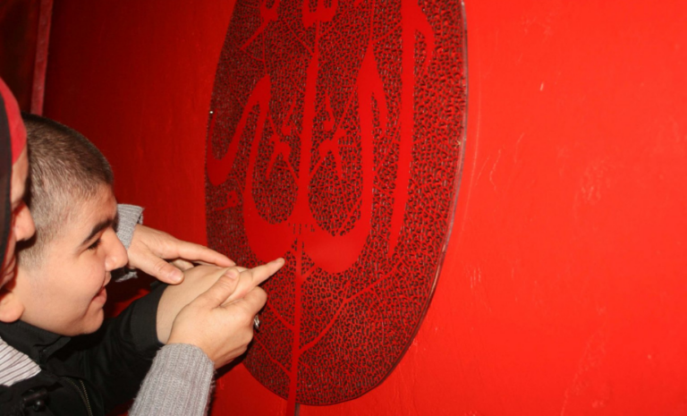 İsmail Acar’ın resim çalışmalarının yer aldığı sergi alanından bir kare.