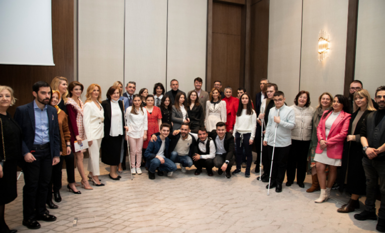 Hababam Sınıfı Parıltıyla El Ele’ basın lansmanı görüntüsü.