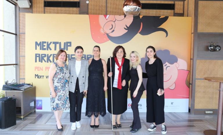 Mektup Arkadaşları Çocuk Kitabı etkinliğinde çocukların hikâyeyi keşfettiği keyifli okuma anı.