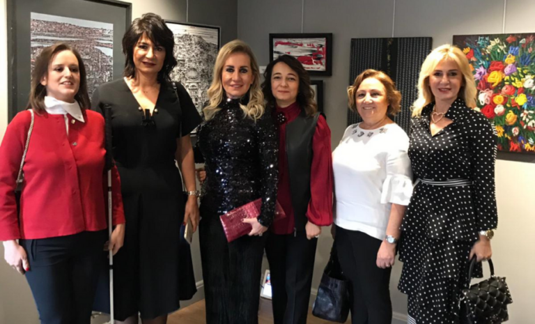 F Sanat Sergisi açılış etkinliği görüntüsü.