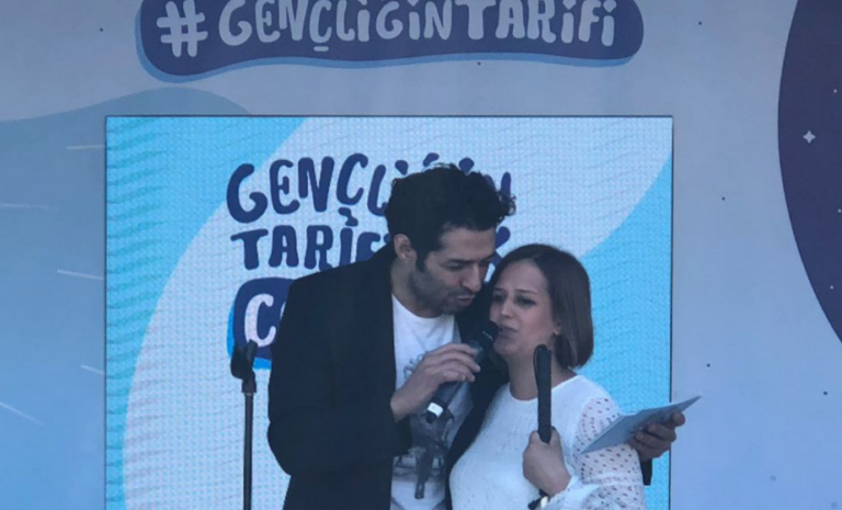 Parıltı Görmeyen Çocuklara Destek Derneği & Koç Üniversitesi Bahar Şenliği etkinliğinde öğrencilerin ve gönüllülerin bir araya geldiği renkli festival ortamı.