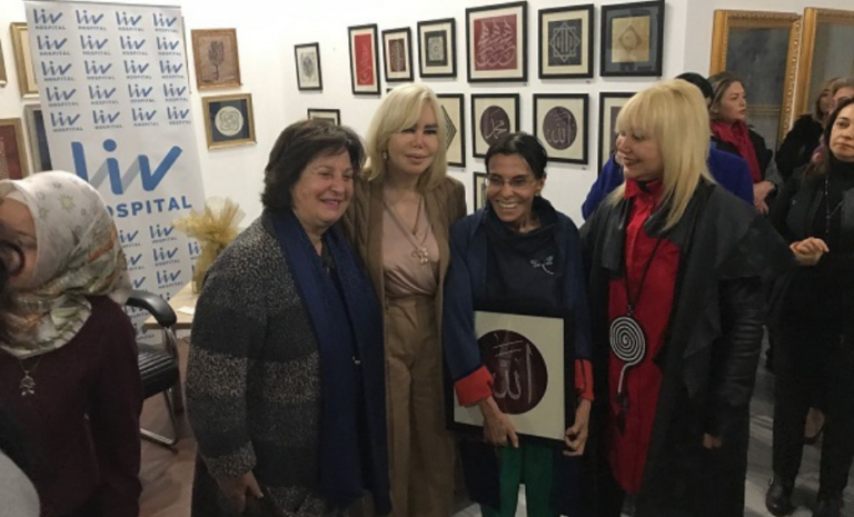 Cemalnur Sargut’un katılımıyla gerçekleşen sohbet etkinliğinden bir sahne.