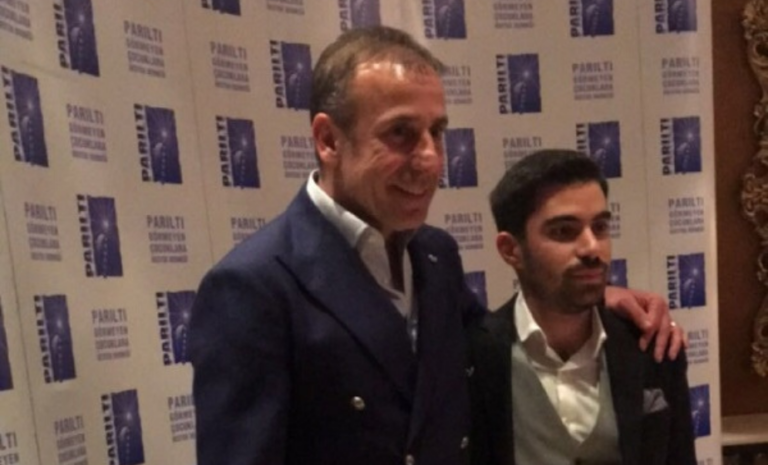 Parıltı Yılbaşı Daveti (Hilton Istanbul) sırasında davetlilerin yeni yıl kutlaması için bir araya geldiği an.