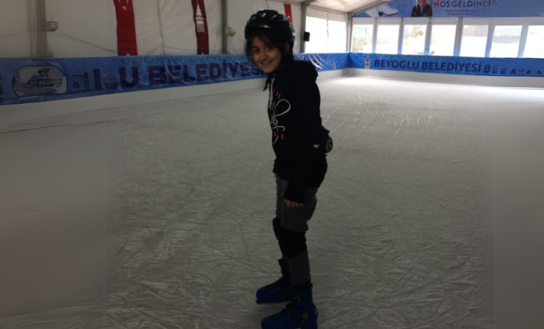 Beyoğlu buz pateni etkinliği görüntüsü.
