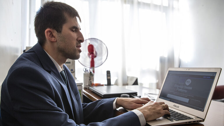 Görme engelliler için meslek hayatında erişilebilirlik