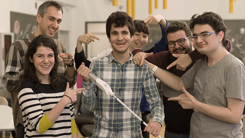 Sözsüz İletişimi Öğrenmek: Jestler, Mimikler ve Yüzü Dönerek Konuşmak